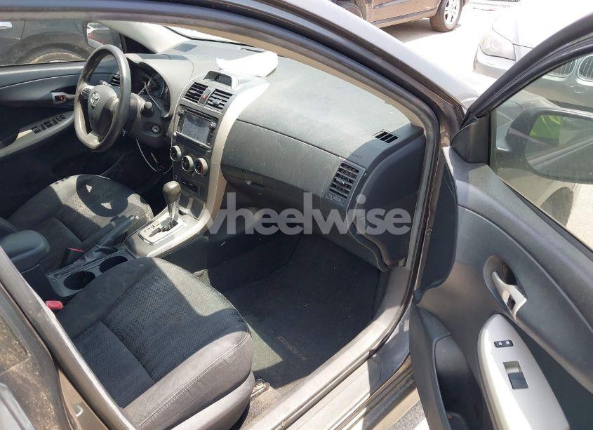 Photo 5 of 2013 Toyota Corolla S (VIN 5YFBU4EE8DP221396)