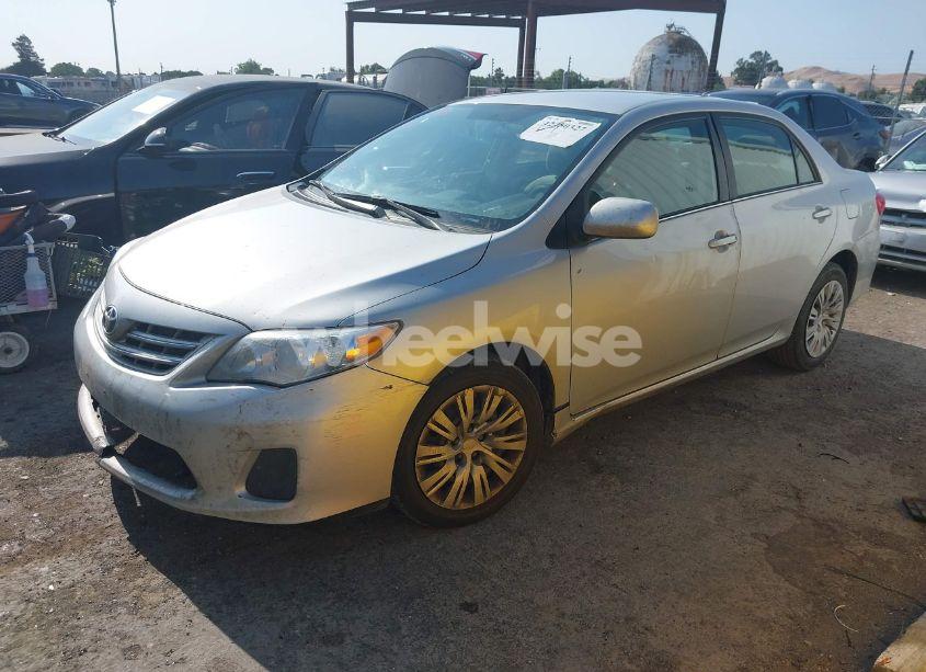 Photo 2 of 2013 Toyota Corolla LE (VIN 5YFBU4EE9DP081777)