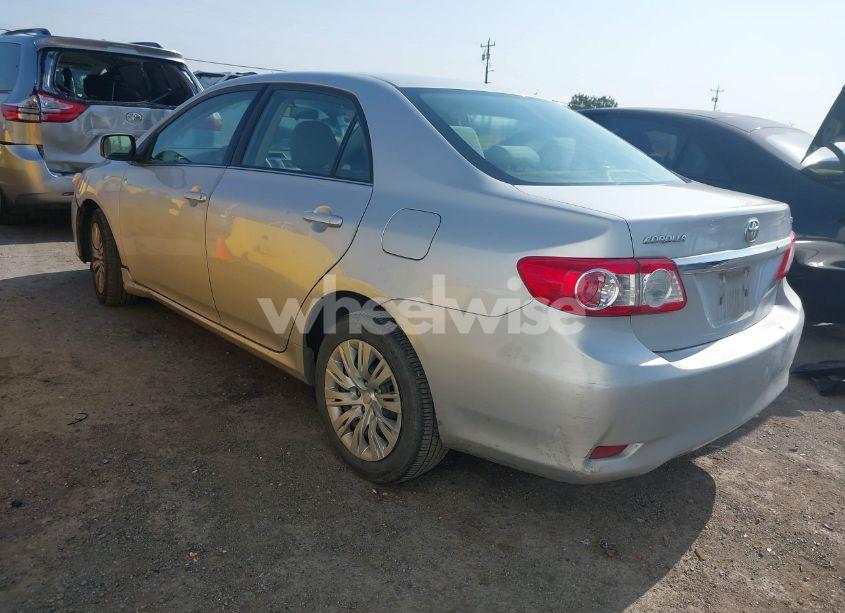 Photo 3 of 2013 Toyota Corolla LE (VIN 5YFBU4EE9DP081777)