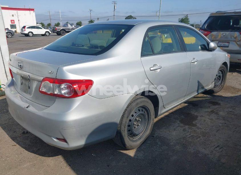Photo 4 of 2013 Toyota Corolla LE (VIN 5YFBU4EE9DP081777)