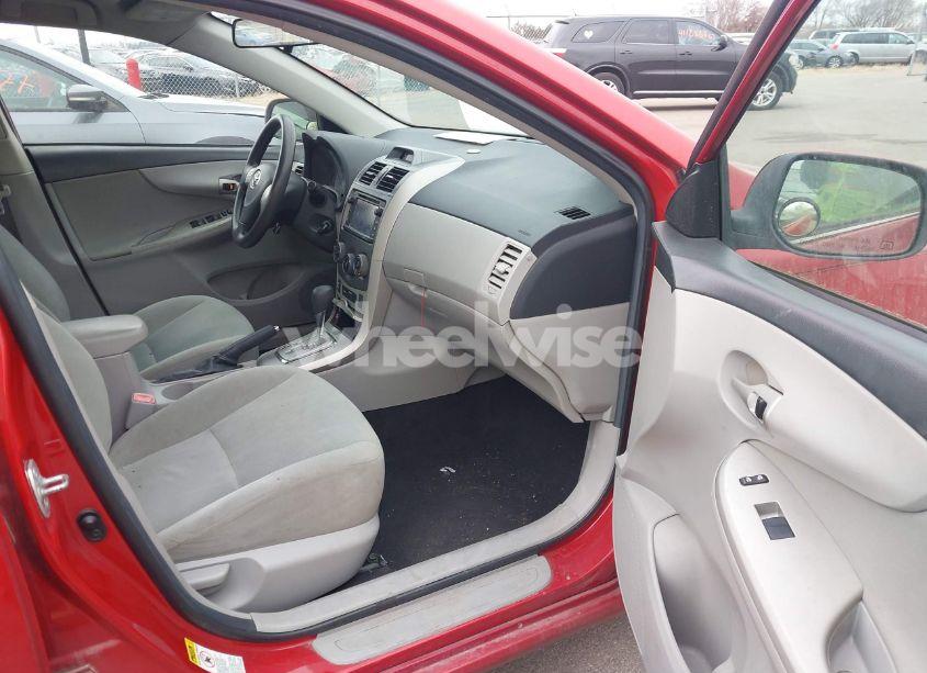 Photo 5 of 2013 Toyota Corolla LE (VIN 5YFBU4EE9DP093590)