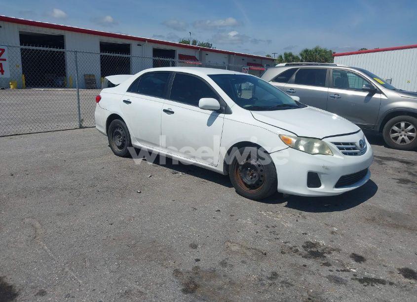 2013 Toyota Corolla LE (VIN 5YFBU4EE9DP112316) main photo