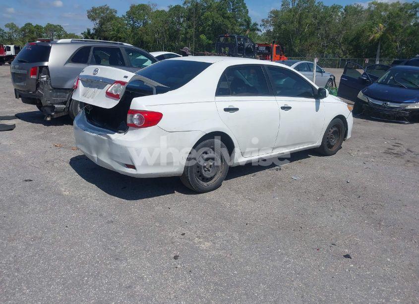 Photo 4 of 2013 Toyota Corolla LE (VIN 5YFBU4EE9DP112316)