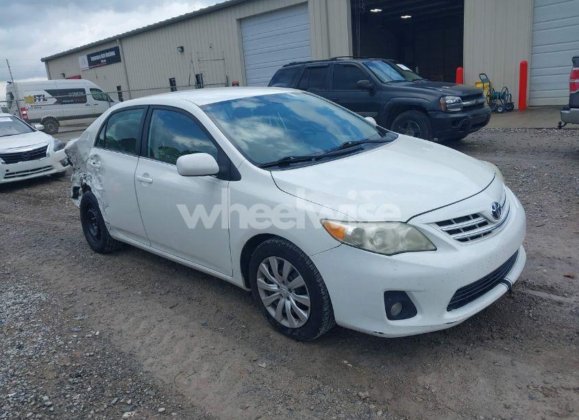 2013 Toyota Corolla LE (VIN 5YFBU4EE9DP112543) main photo
