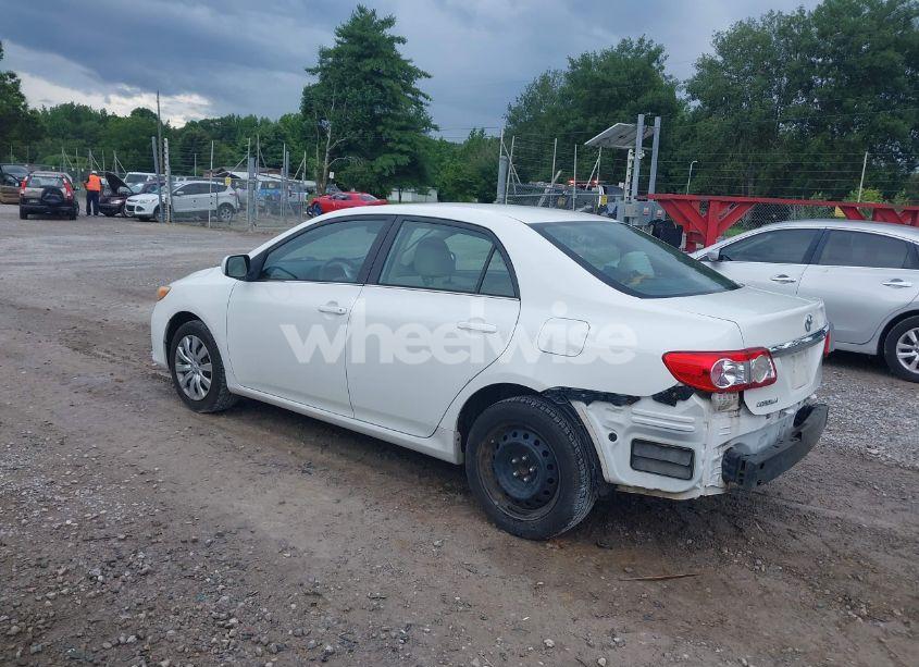 Photo 3 of 2013 Toyota Corolla LE (VIN 5YFBU4EE9DP112543)