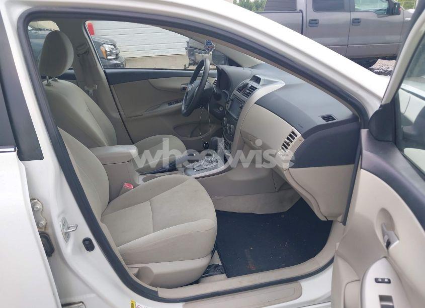 Photo 5 of 2013 Toyota Corolla LE (VIN 5YFBU4EE9DP112543)