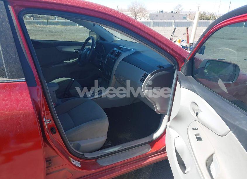 Photo 5 of 2013 Toyota Corolla LE (VIN 5YFBU4EE9DP118066)