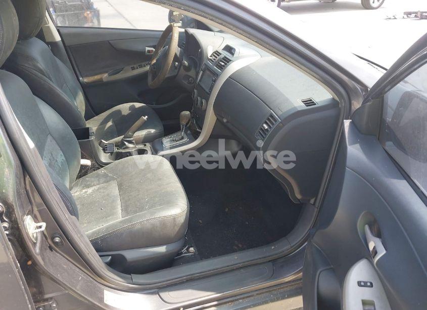 Photo 5 of 2013 Toyota Corolla S (VIN 5YFBU4EE9DP133117)