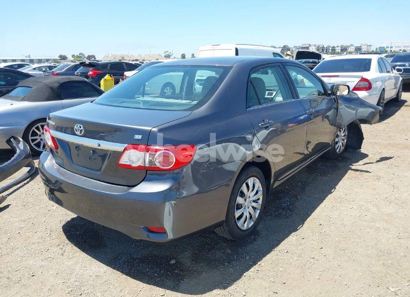 Photo 4 of 2013 Toyota Corolla LE (VIN 5YFBU4EE9DP141394)