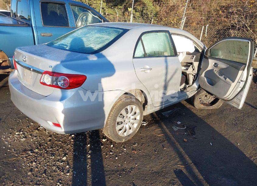 Photo 4 of 2013 Toyota Corolla LE (VIN 5YFBU4EE9DP146028)