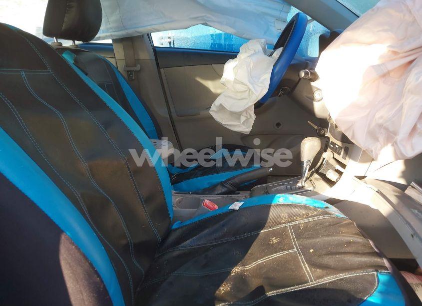 Photo 5 of 2013 Toyota Corolla LE (VIN 5YFBU4EE9DP146028)