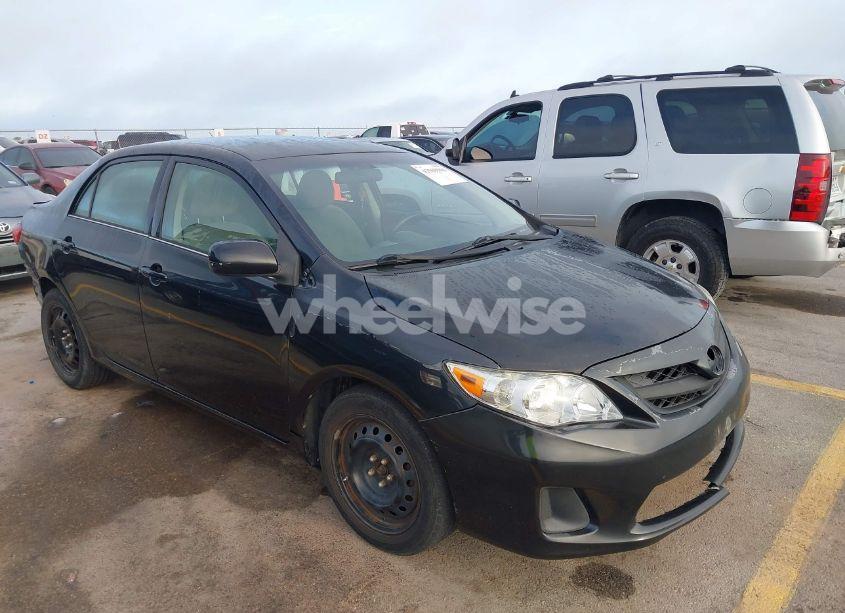 2013 Toyota Corolla LE (VIN 5YFBU4EE9DP148572) main photo