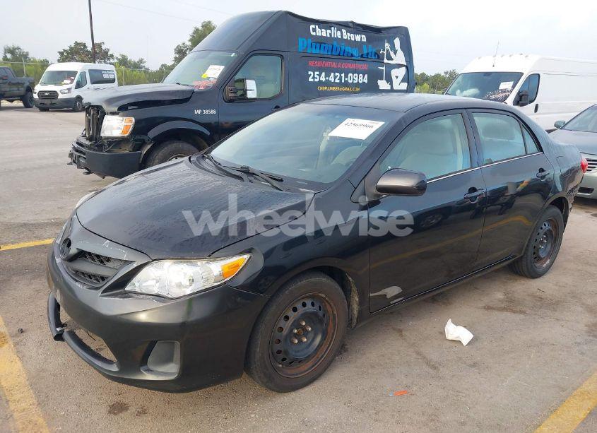 Photo 2 of 2013 Toyota Corolla LE (VIN 5YFBU4EE9DP148572)