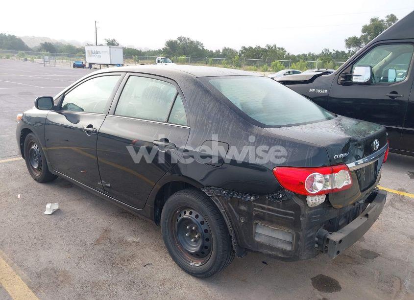 Photo 3 of 2013 Toyota Corolla LE (VIN 5YFBU4EE9DP148572)