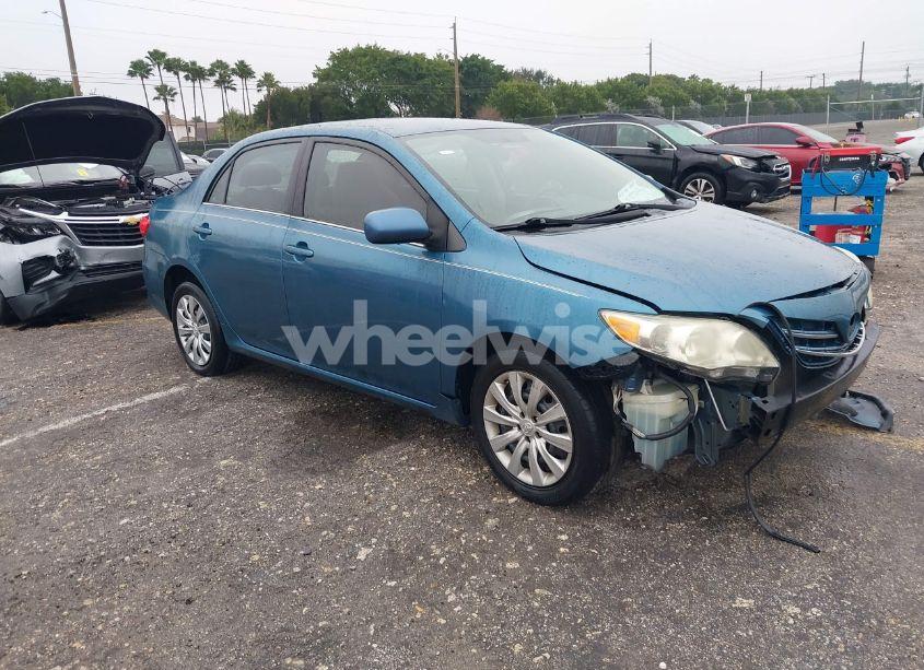 2013 Toyota Corolla LE (VIN 5YFBU4EE9DP153268) main photo