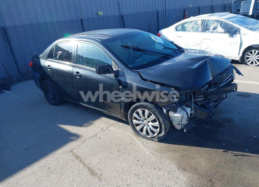 2013 Toyota Corolla LE (VIN 5YFBU4EE9DP157854) main photo