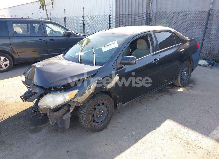 Photo 2 of 2013 Toyota Corolla LE (VIN 5YFBU4EE9DP157854)