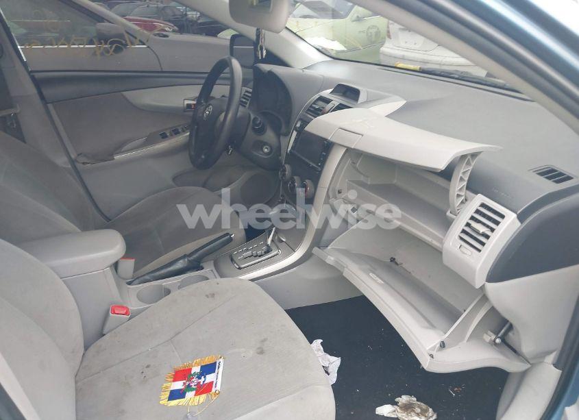 Photo 5 of 2013 Toyota Corolla L/LE/LE SPECIAL EDITION/S/S SPECIAL EDITION (VIN 5YFBU4EE9DP169633)