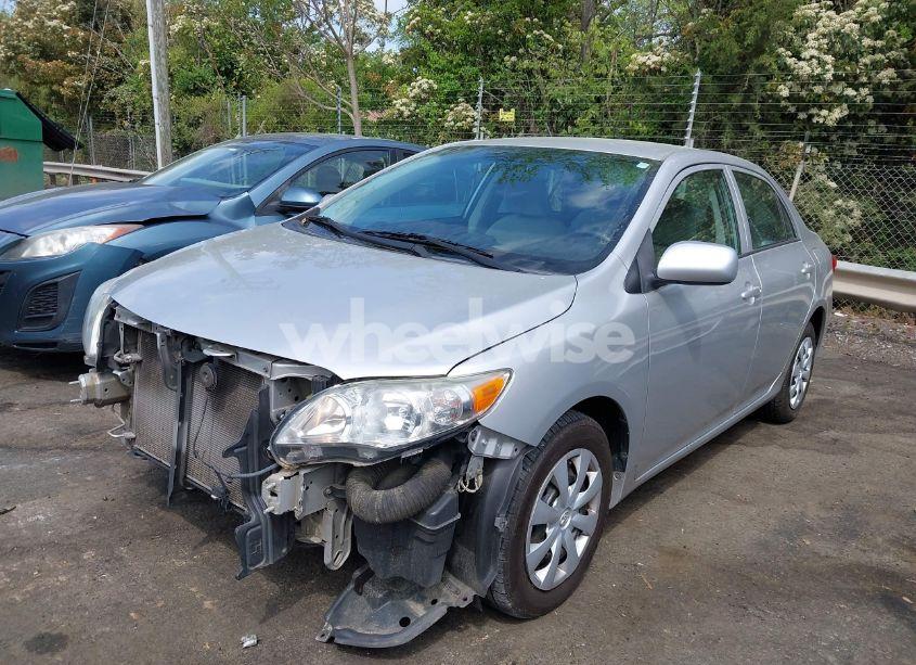 Photo 2 of 2013 Toyota Corolla L (VIN 5YFBU4EE9DP174413)