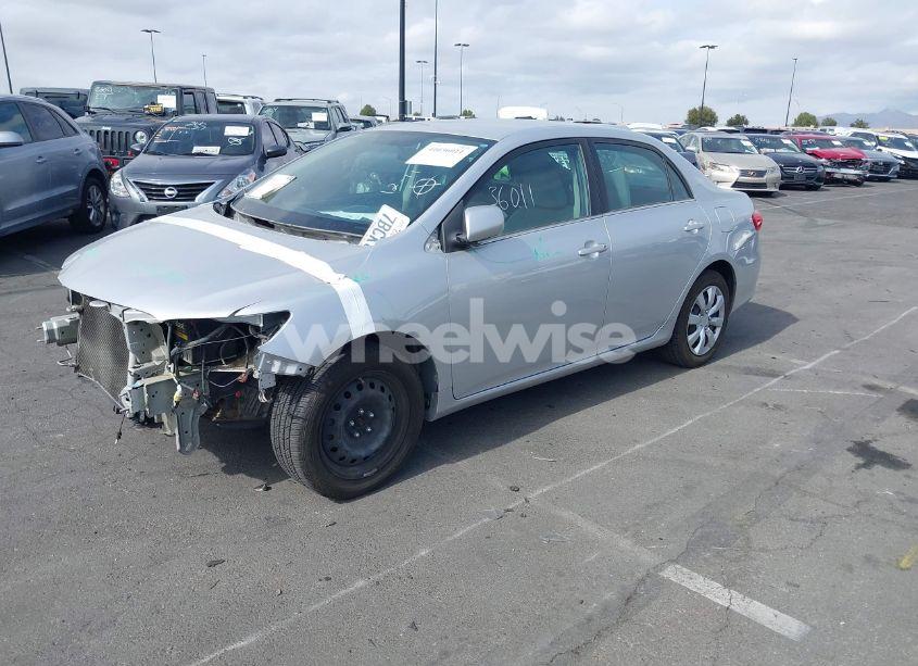 Photo 2 of 2013 Toyota Corolla LE (VIN 5YFBU4EE9DP197092)