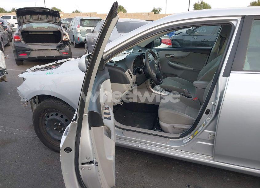 Photo 5 of 2013 Toyota Corolla LE (VIN 5YFBU4EE9DP197092)