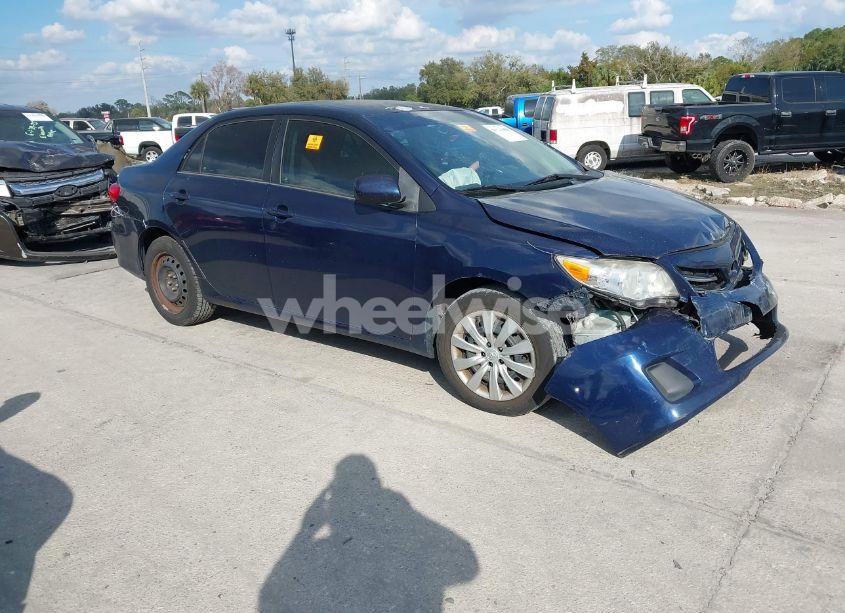 2013 Toyota Corolla LE (VIN 5YFBU4EE9DP209841) main photo
