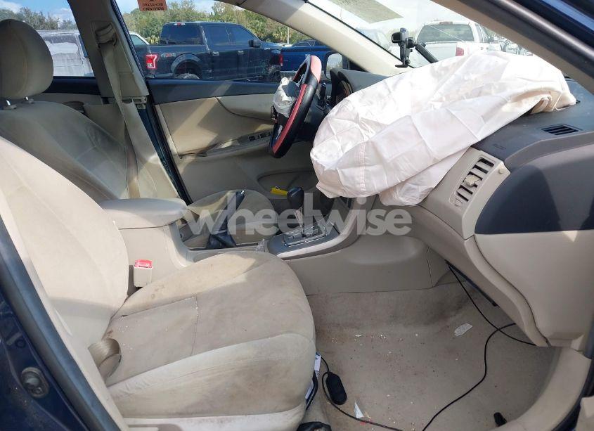 Photo 5 of 2013 Toyota Corolla LE (VIN 5YFBU4EE9DP209841)