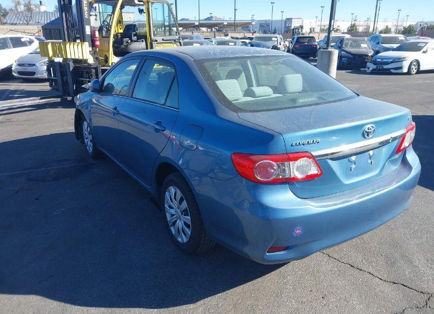 Photo 3 of 2013 Toyota Corolla LE (VIN 5YFBU4EEXDP080590)