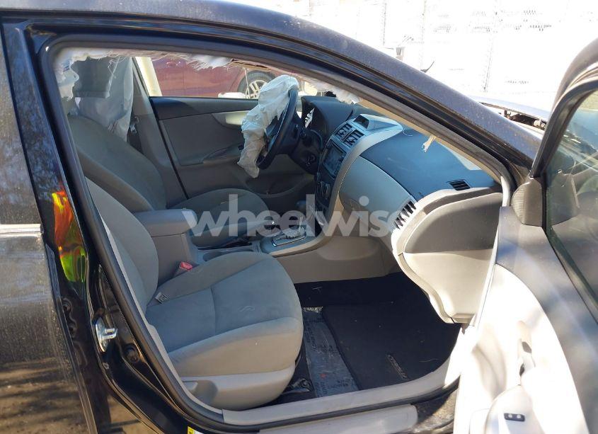 Photo 5 of 2013 Toyota Corolla LE (VIN 5YFBU4EEXDP086518)