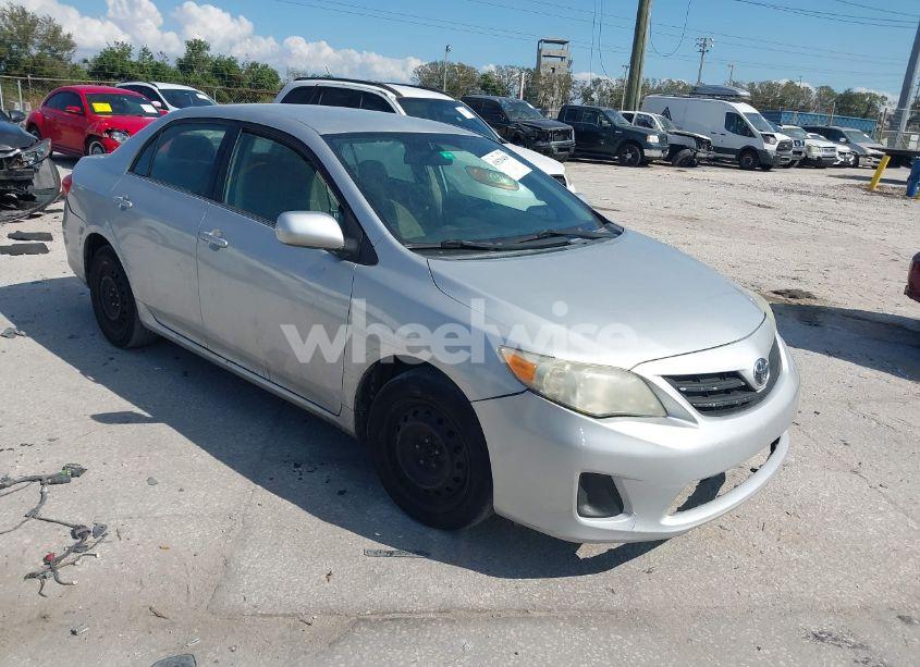 2013 Toyota Corolla LE (VIN 5YFBU4EEXDP127617) main photo