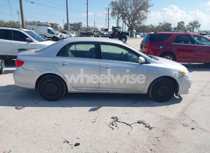 Photo 13 of 2013 Toyota Corolla LE (VIN 5YFBU4EEXDP127617)