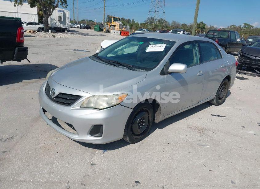 Photo 2 of 2013 Toyota Corolla LE (VIN 5YFBU4EEXDP127617)
