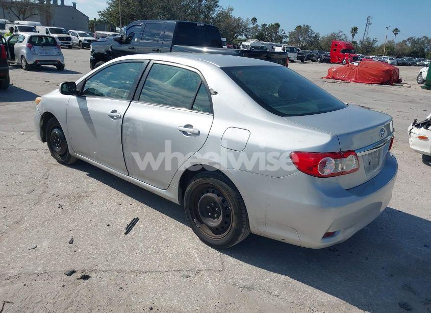 Photo 3 of 2013 Toyota Corolla LE (VIN 5YFBU4EEXDP127617)