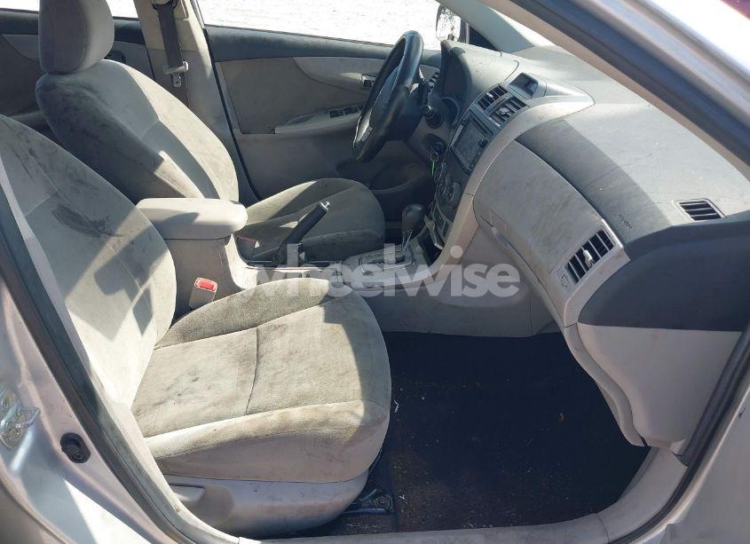 Photo 5 of 2013 Toyota Corolla LE (VIN 5YFBU4EEXDP127617)