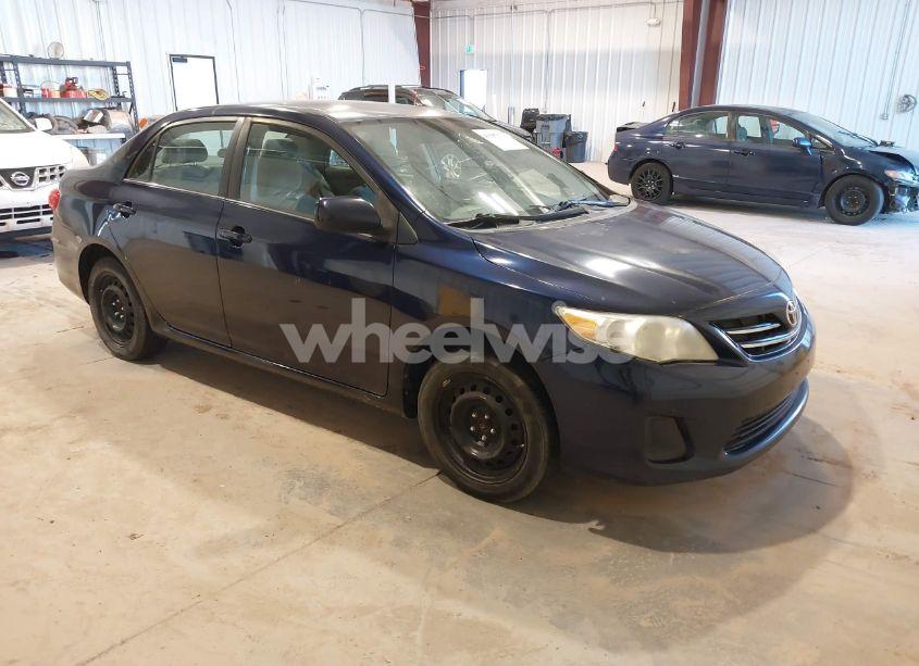 2013 Toyota Corolla LE (VIN 5YFBU4EEXDP129870) main photo