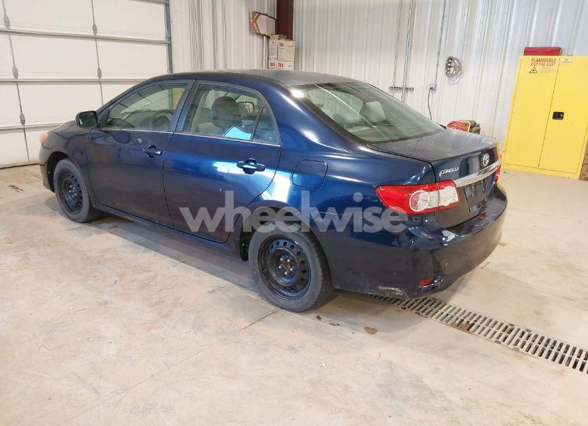 Photo 3 of 2013 Toyota Corolla LE (VIN 5YFBU4EEXDP129870)