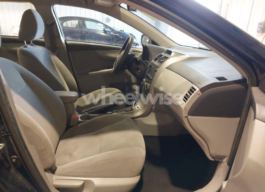 Photo 5 of 2013 Toyota Corolla LE (VIN 5YFBU4EEXDP129870)