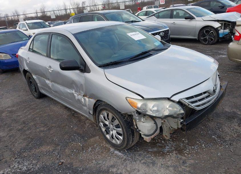 2013 Toyota Corolla LE (VIN 5YFBU4EEXDP151349) main photo