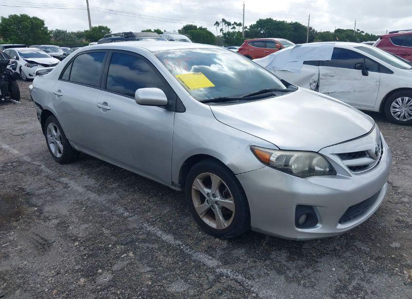 2013 Toyota Corolla S (VIN 5YFBU4EEXDP160651) main photo