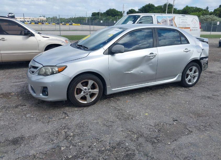 Photo 2 of 2013 Toyota Corolla S (VIN 5YFBU4EEXDP160651)