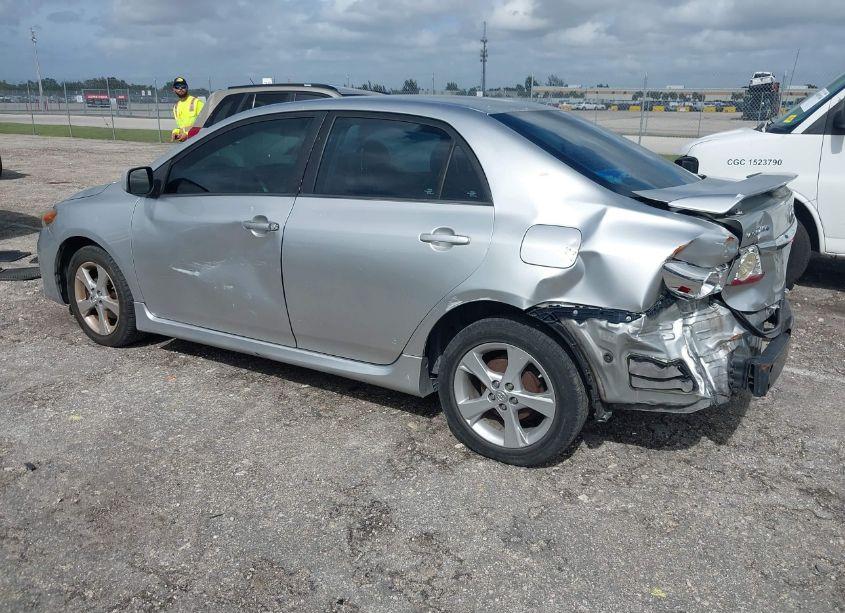 Photo 3 of 2013 Toyota Corolla S (VIN 5YFBU4EEXDP160651)