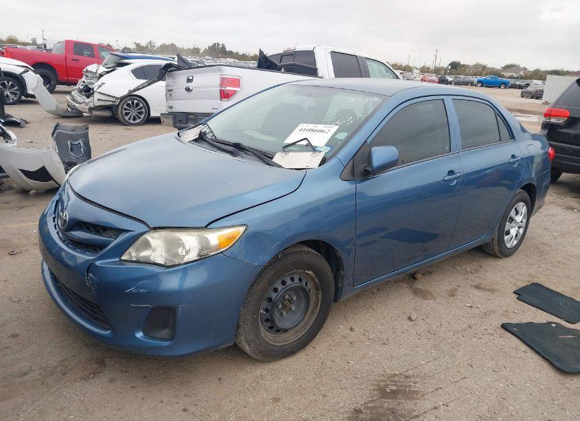 Photo 2 of 2013 Toyota Corolla L (VIN 5YFBU4EEXDP209461)