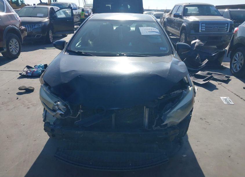 Photo 13 of 2014 Toyota Corolla LE (VIN 5YFBURHE0EP146820)