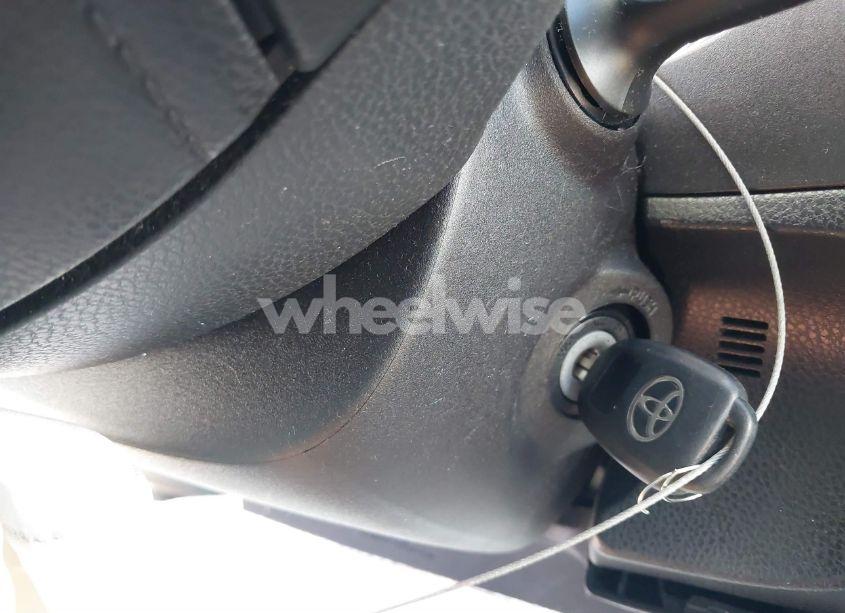 Photo 11 of 2014 Toyota Corolla LE (VIN 5YFBURHE0EP155940)