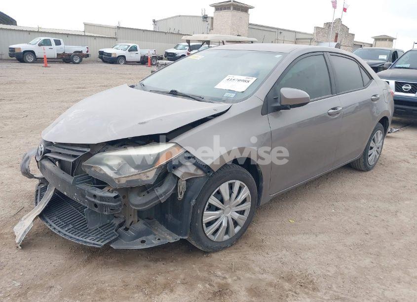 Photo 2 of 2014 Toyota Corolla LE (VIN 5YFBURHE0EP170566)