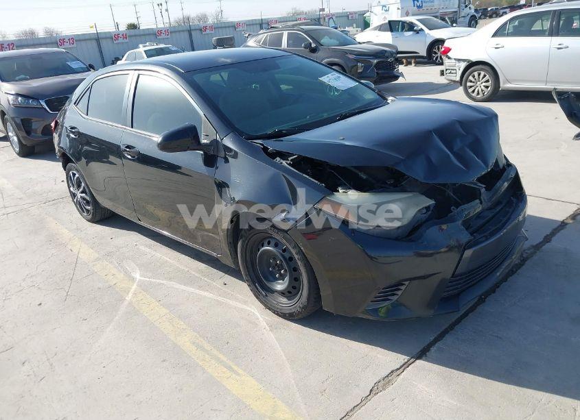 2015 Toyota Corolla LE (VIN 5YFBURHE0FP226281) main photo