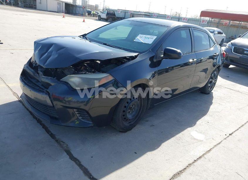 Photo 2 of 2015 Toyota Corolla LE (VIN 5YFBURHE0FP226281)