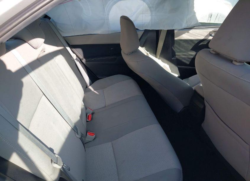 Photo 8 of 2015 Toyota Corolla LE (VIN 5YFBURHE0FP276582)