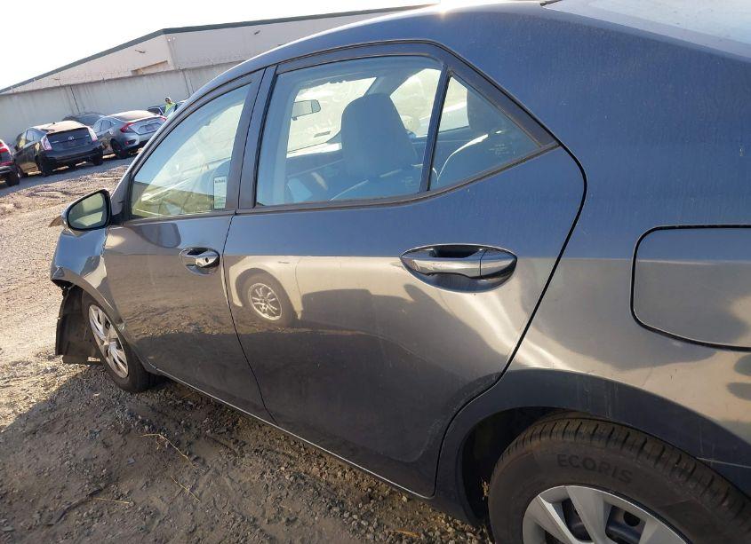 Photo 14 of 2015 Toyota Corolla L (VIN 5YFBURHE0FP304090)