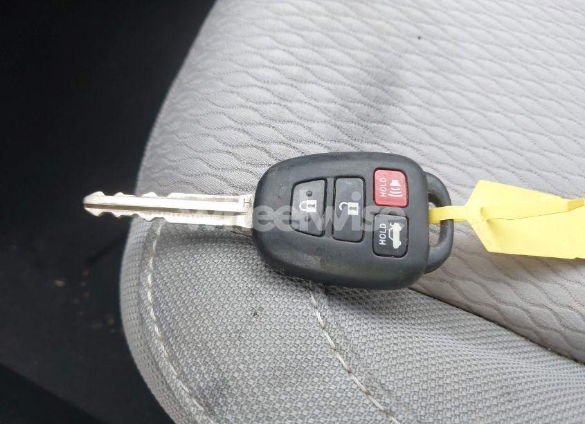 Photo 11 of 2015 Toyota Corolla LE (VIN 5YFBURHE0FP305952)